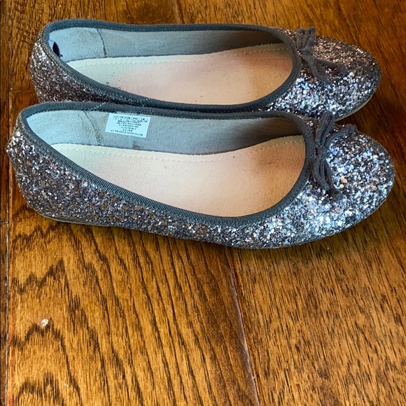 Gap size 3 girl slip on glitter shoes! - Picture 2 of 3